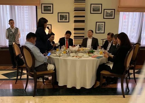 Ерөнхий сайд бизнес эрхлэгчидтэй өглөөний цай уулаа