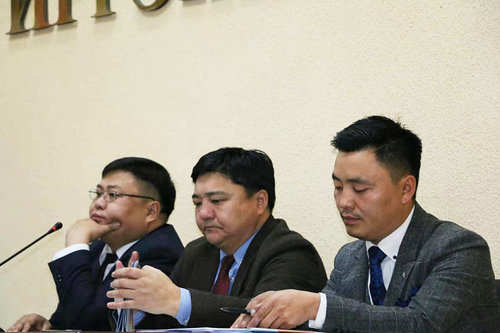 Аялал жуучлал болон үйлдвэрлэлийг тэргүүлэх чиглэл болгон ажиллаж байна