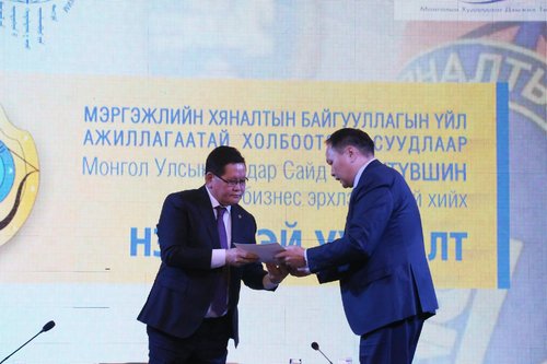 Орон нутаг дахь мэргэжлийн хяналтынхан бизнес эрхлэгчдээ сонсч байна