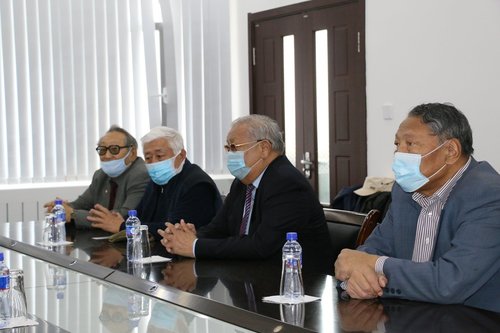 Монгол Улсын Ерөнхийлөгч Х.Баттулга, УИХ-ын дарга Г. Занданшатар, Ерөнхий сайд У. Хүрэлсүх танаа