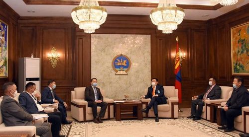 МҮХАҮТ-ын Ерөнхийлөгч О.Амартүвшин болон мэргэжлийн холбоодын төлөөллүүд УИХ-ын дарга Г.Занданшатартай уулзаж санал солилцлоо