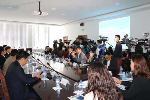 “Эдийн засгийн хүндрэлийг улсын төсвийн оновчтой төлөвлөлт, удирдлагаар даван туулах нь” сэдэвт хэлэлцүүлэг боллоо