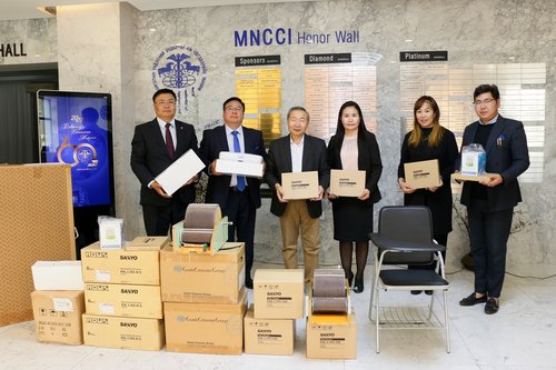 Олон улсын стандартад нийцсэн оёдлын машин, нэхмэлийн машин, вакум савлагч болон бусад тоног төхөөрөмжүүдийг МСҮТ-үүдэд гардууллаа