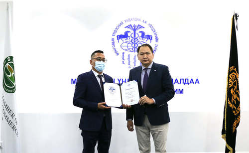 МҮХАҮТ-ын ерөнхийлөгч О.Амартүвшин ӨМӨЗО-ны Улаанцав хотын бизнесийн холбооны төлөөлөгчдөд шагнал гардууллаа