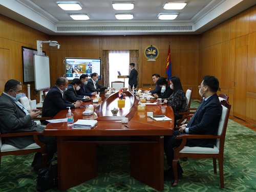 Шадар сайд, УОК-ийн дарга С.Амарсайхан Бизнесийн зөвлөх зөвлөлийнхэнтэй уулзах үеэр яригдсан мэргэжлийн холбоодын саналуудыг Танхимаас нэгтгэн хүргүүллээ