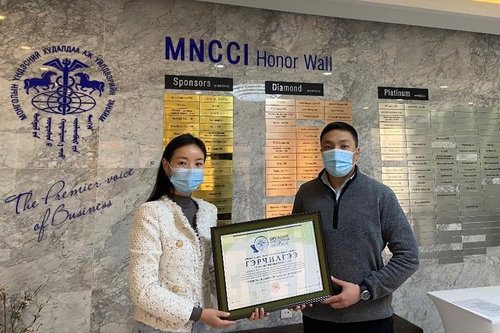 “Технологийн инкубатор” ХХК-ийн “Био Эко” бэлдмэлд “Органик бүтээгдэхүүн” эко шошго хэрэглэх эрхийн бичиг олголоо