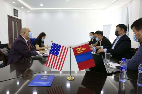 Монголд үйлдвэрлэж байгаа утаагүй түлшний үйлдвэрлэлд шинэ технологи, тоног төхөөрөмж нэвтрүүлэх талаар уулзалт хийлээ