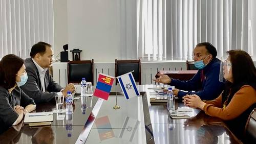 МҮХАҮТ-ын Ерөнхийлөгч О.Амартүвшин Монгол- Израилийн хамтарсан ХАҮ, Соёлын танхимын дарга, Дэлхийн хөрөнгө оруулалтын сангийн Эдийн засагч, Хуульч Нир Жонатан Пассийг хүлээн авч уулзалт хийлээ