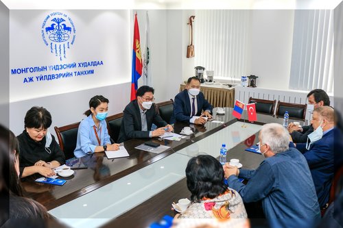 МҮХАҮТ-ын Ерөнхийлөгч О.Амартүвшин Бүгд Найрамдах Турк Улсын Халис Авсар тэргүүтэй бизнес эрхлэгчдийн төлөөлөгчийг хүлээн авч уулзлаа