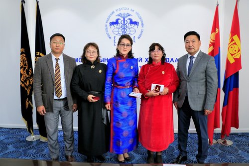 МҮХАҮТ-ын орон нутаг дахь салбар танхимын зарим гишүүдэд шагнал гардууллаа