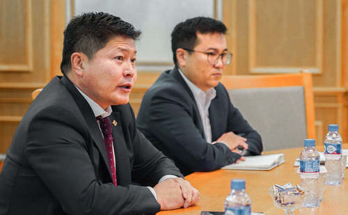 ХЗДХ-ийн сайд Х.Нямбаатар, МҮХАҮТ-ын Ерөнхийлөгч О.Амартүвшин нар хувийн эрх зүйн шинэтгэл, бизнесийн орчинтой холбоотой хуулиудын шинэчлэлийн асуудлаар уулзалт хийв