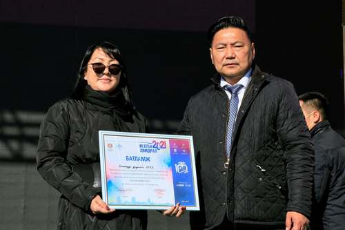 “Их хотын хямдрал” 4 өдрийн турш үргэлжилж, үндэсний үйлдвэрлэгчид бүтээгдэхүүнээ үйлдвэрийн үнээр борлууллаа