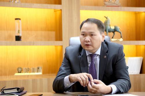 О.Амартүвшин “Дамын наймаачин” гэдэг хандлагаар хувийн хэвшил рүү дайрч, ад үздэг цаг өнгөрсөн