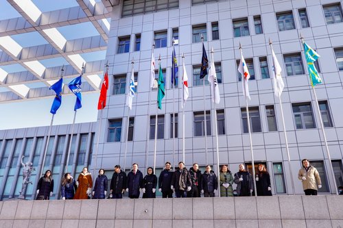 Шилдэг аж ахуйн нэгжүүдийн тугийг мандууллаа