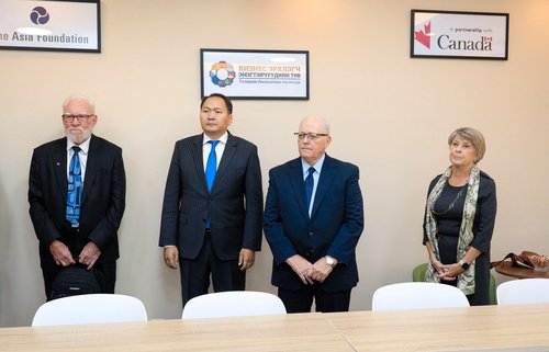 Канад Улсын Парламентын Сенатын танхимын дарга Жорж Ж.Фюри болон сенатын гишүүд МҮХАҮТ-д зочиллоо