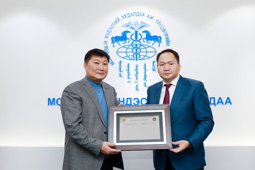 ИХ МОДУН ХХК-д спонсор гишүүний гэрчилгээ гардууллаа