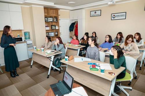 Бизнес эрхлэгч эмэгтэйчүүдэд зориулсан “Багийн менежмент”, “Хүний нөөцийн менежмент” зөвлөгөө - сургалт боллоо