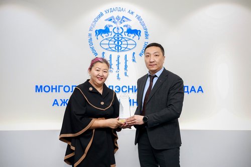 “The Asia-Pacific Woman Entrepreneur Award” шагнал гардууллаа