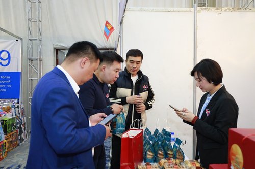 Манжуур хотын үзэсгэлэн, бизнес уулзалт эхэллээ