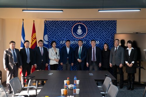 МҮХАҮТ-аас Улсын Их хурлын 2024 оны ээлжит сонгуульд оролцох нам эвслүүдийн мөрийн хөтөлбөрт тусгах саналыг улс төрийн намуудын удирдлагуудад гардуулж эхэллээ.