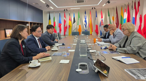 МҮХАҮТ-ЫН ЕРӨНХИЙЛӨГЧ Б.ЛХАГВАЖАВ БОЛОН ТҮҮНИЙ АЖЛЫН АЛБА ЕХ-НООС МОНГОЛ УЛСАД СУУГАА ЭЛЧИН САЙДТАЙ УУЛЗАЛТ ХИЙЛЭЭ.